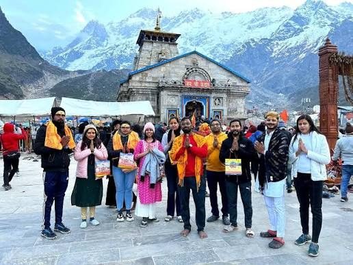 Pilgrim in prayer at Kedarnath temple