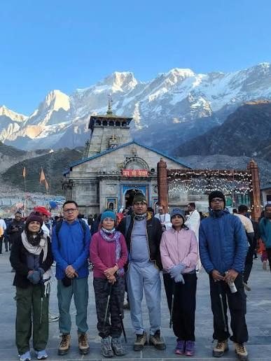 Traveler in front of Kedarnath temple